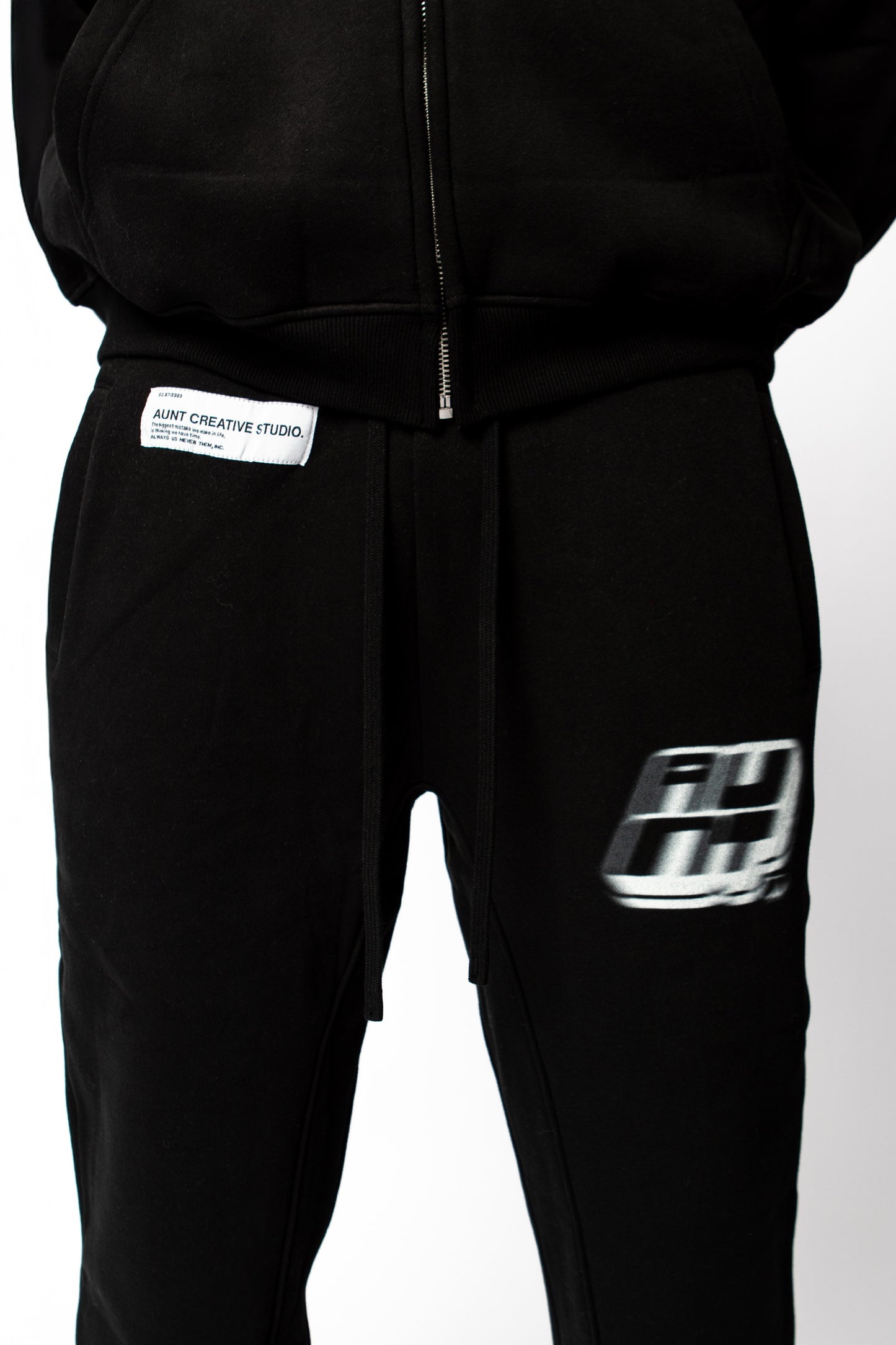 AUNT FADED LOGO JOGGER